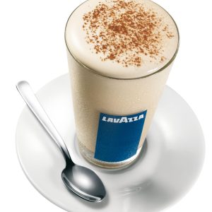 Buz, süt köpüğü ve espresso ile hazırlanan ice cappuccino kahve