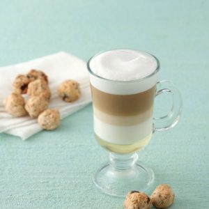 Lavazza espresso, süt ve beyaz çikolata ile hazırlanan white chocolate mocha kahve